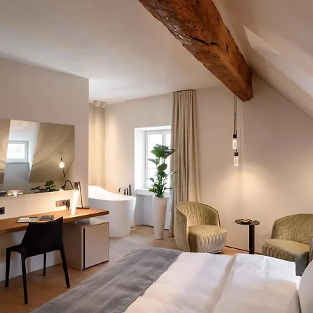 Zlata Ladjica Boutique