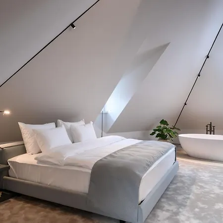 Zlata Ladjica Boutique