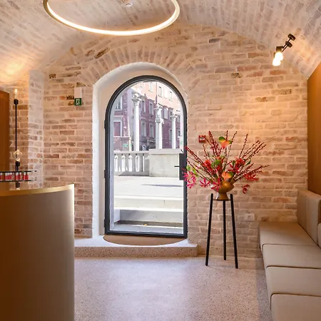 Zlata Ladjica Boutique Hotel