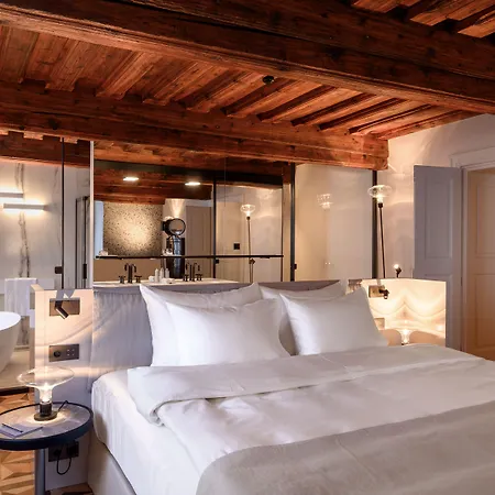 Zlata Ladjica Boutique 5* Ljubljana