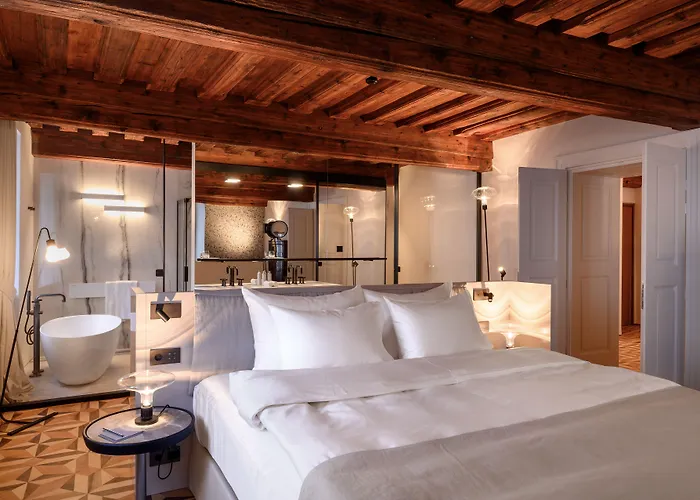 Zlata Ladjica Boutique 5* Laibach